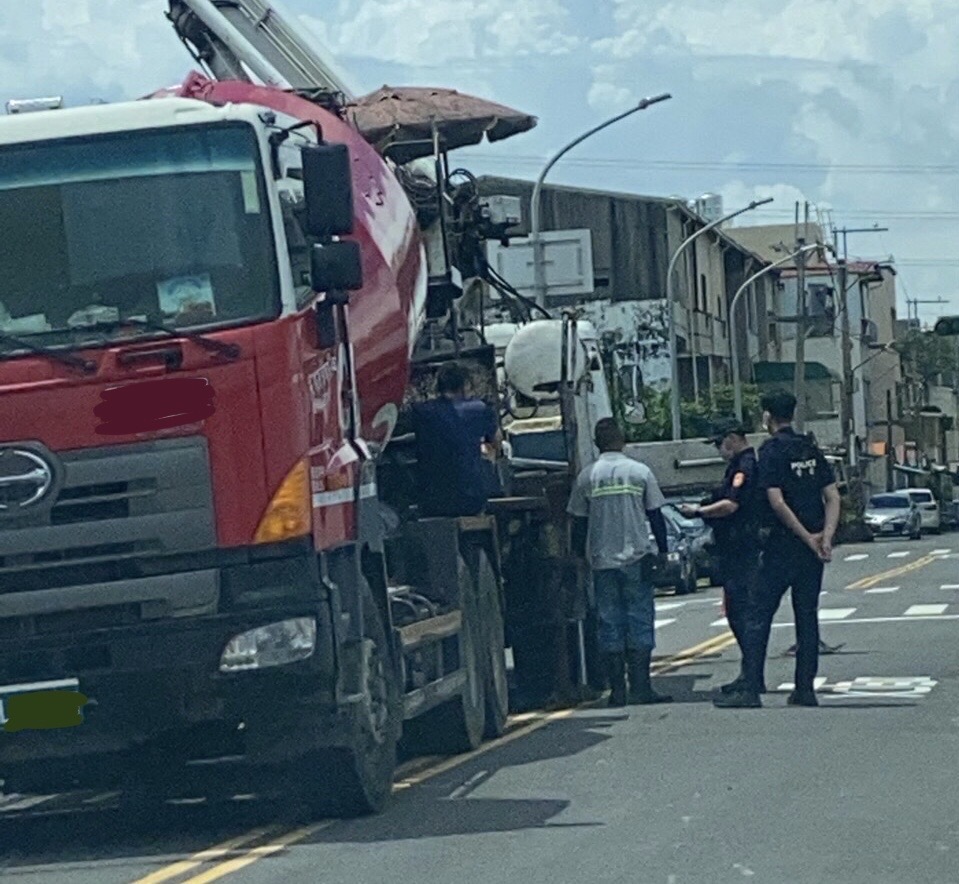 取締大型車輛違規安南警   守護民眾安全行