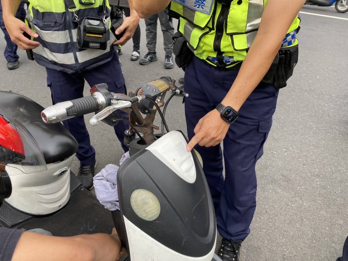 監警聯合取締微型電動二輪車  酒駕 違法改裝