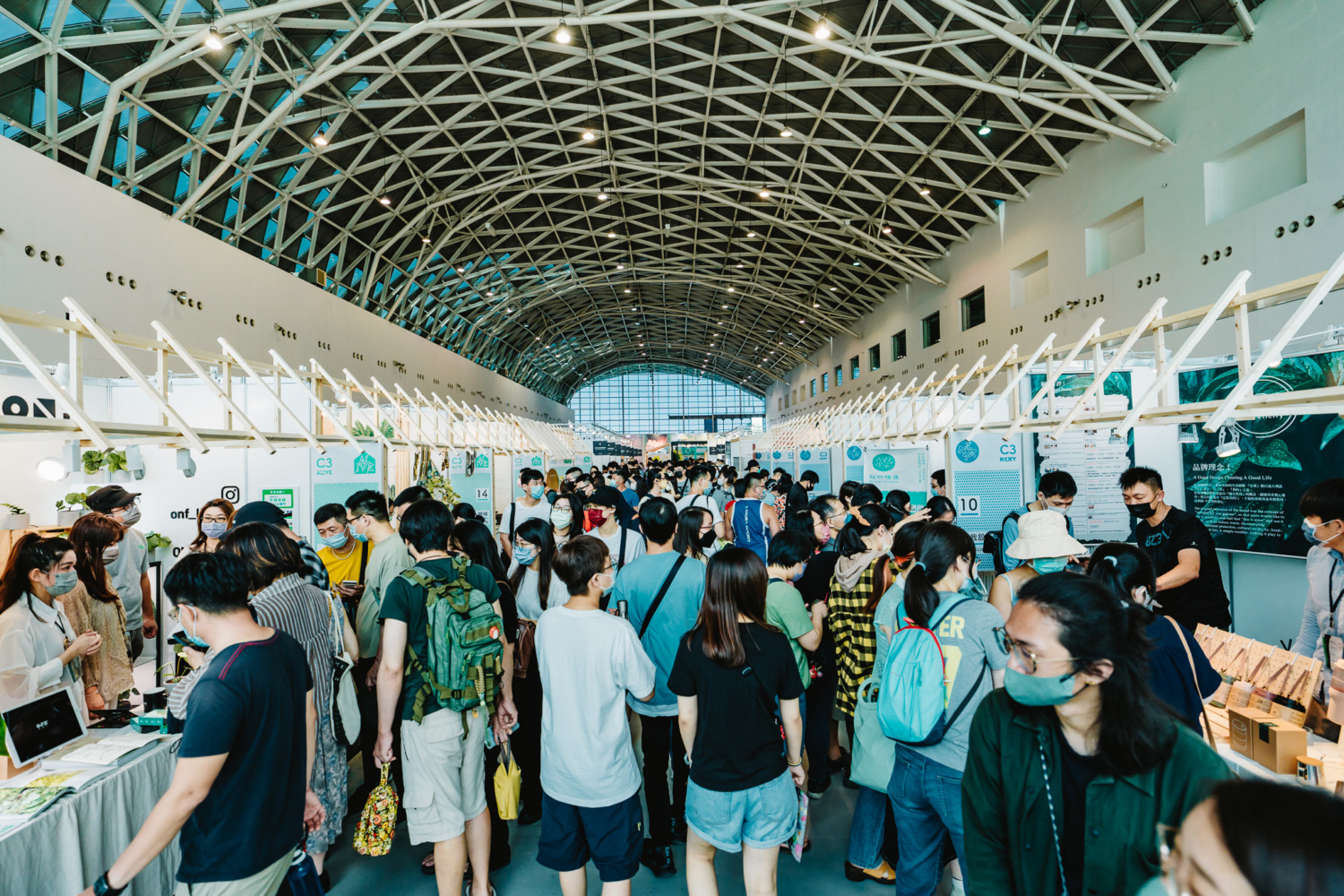 2022臺灣文博會在高雄 粉絲展現十足熱情用新台幣持續下架商品