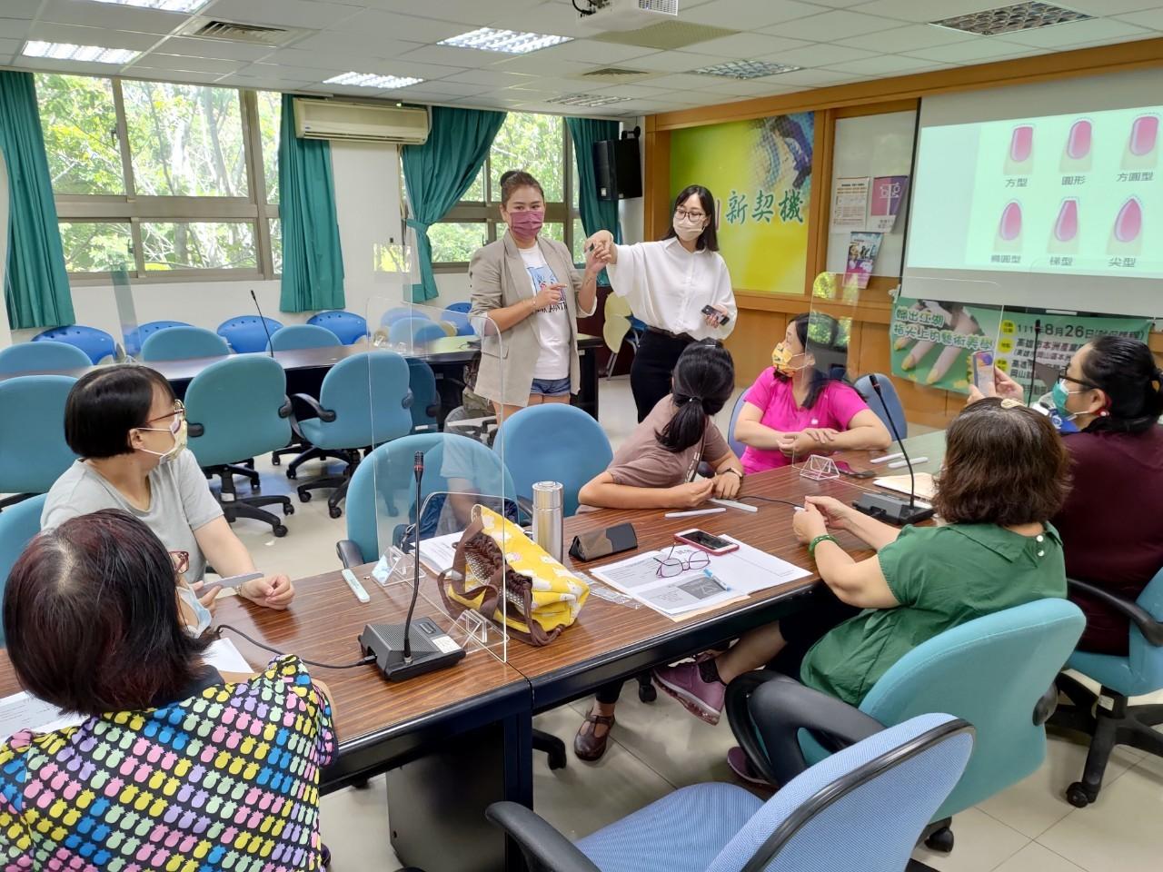 紓緩缺工女力雙贏 高市勞工局輔導逾350名婦女二度就業兼顧工作生活平衡