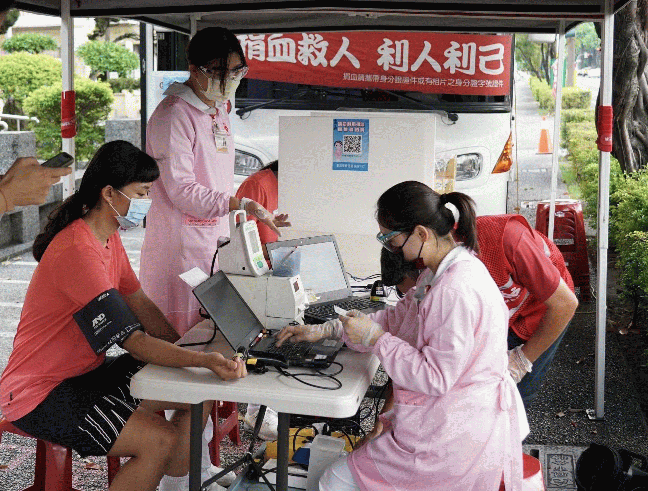 力挺公益!高雄台電女排挽袖捐血