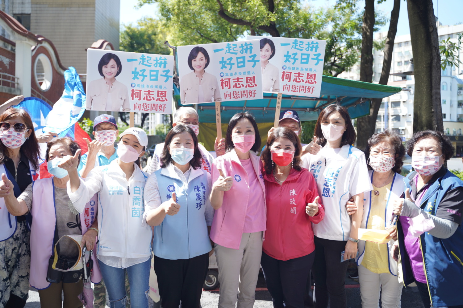 國民黨左楠區女力參選人陪同柯志恩果貿社區拜票