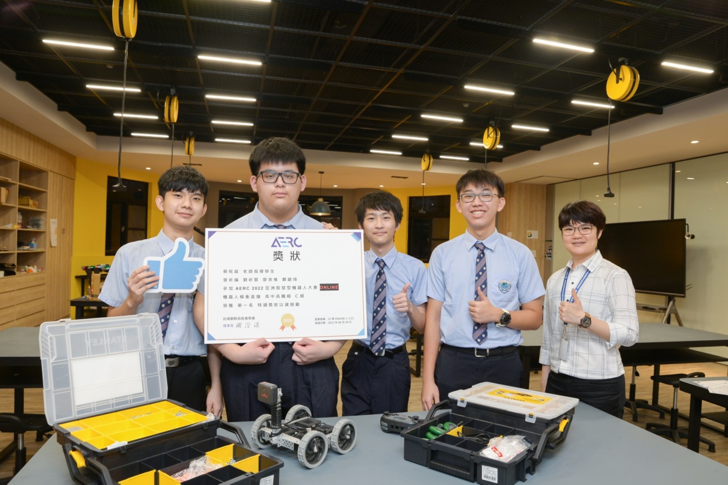 AERC 2022亞洲智慧型機器人大賽ONLINE 高雄義大國際高中　榮獲項目第一名