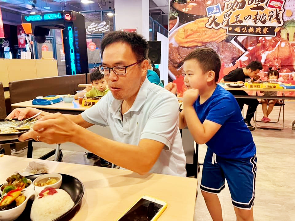 大魯閣湳雅廣場x魔法咖哩xMr.咖哩　親子共組拼食力挑戰父親節大胃王