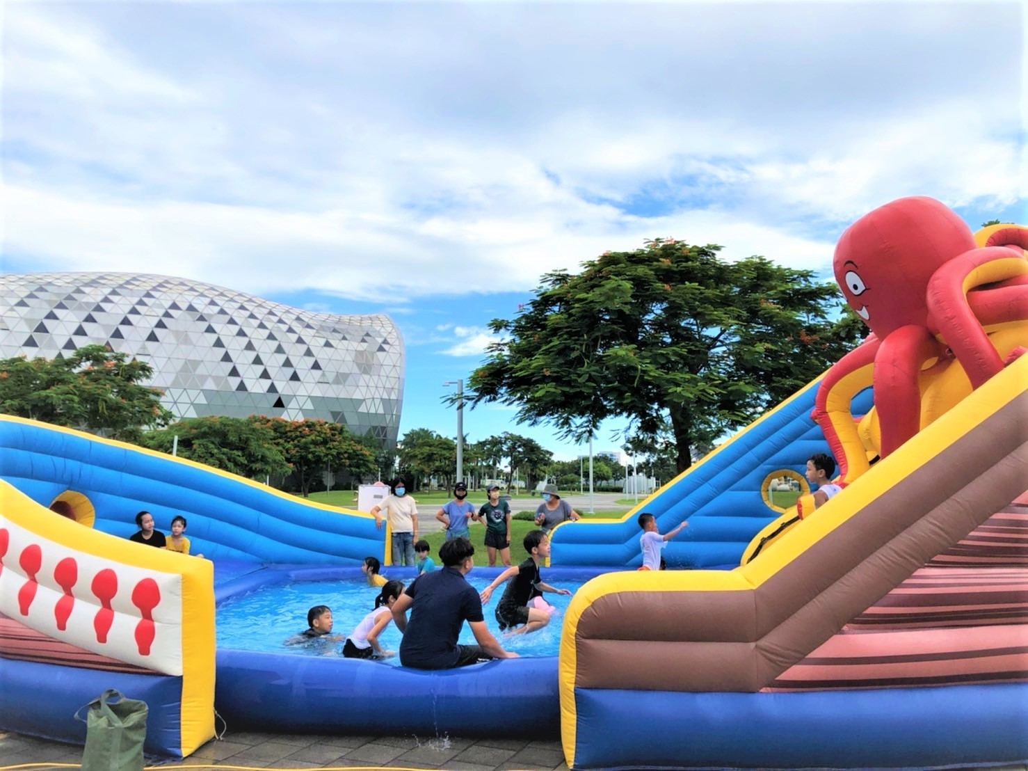 新光公園親水廣場整修 玩水不中斷