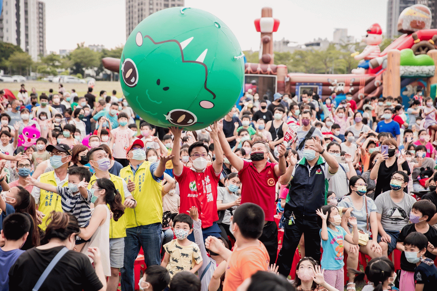 林智鴻續辦親子活動「移動童樂園」搭兒童政見溫馨開跑！