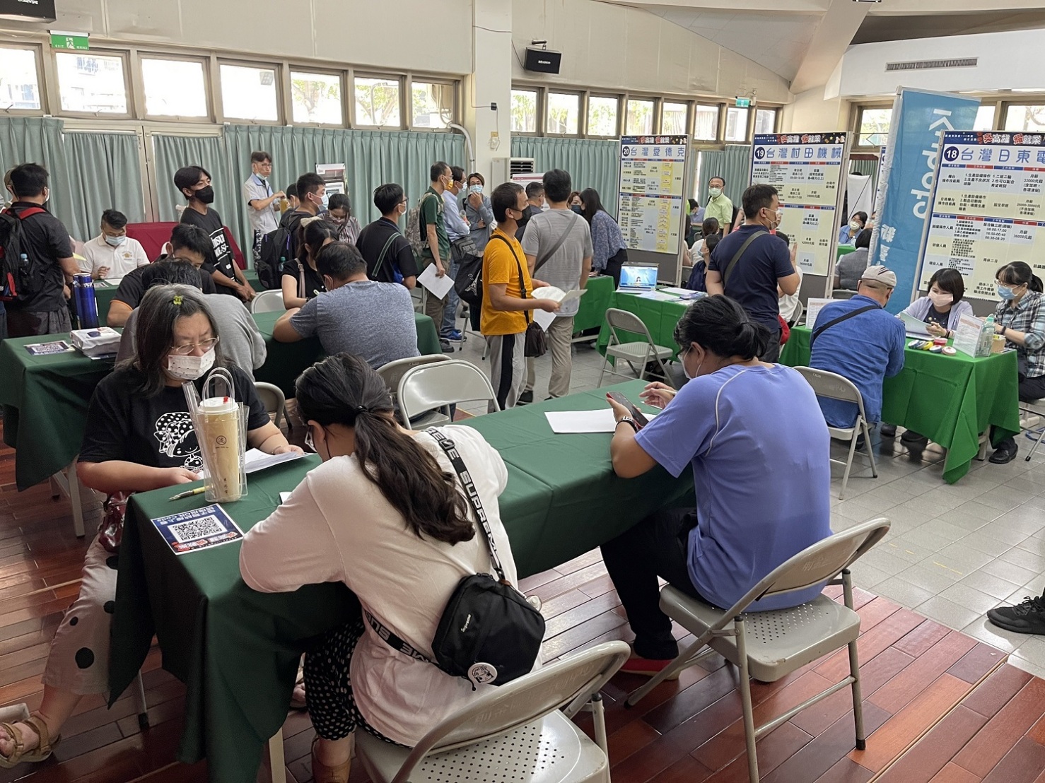 水曜日就業成功！高雄首場全日商企業徵才活動吸引逾250人參加