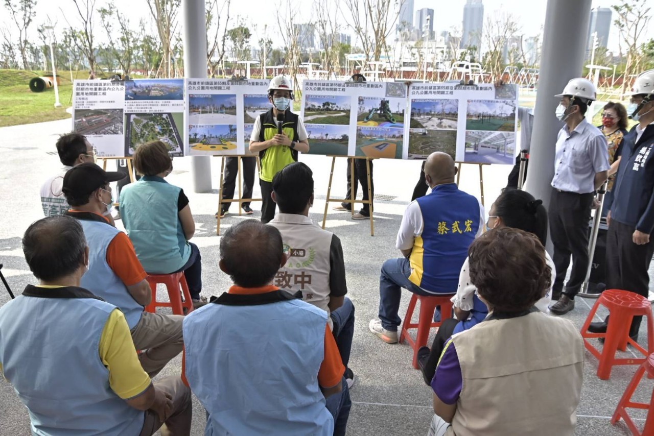 全台唯一雙軌道站旁 亞灣最大特色公園將落成 林欽榮視察前鎮時代公園施工進度