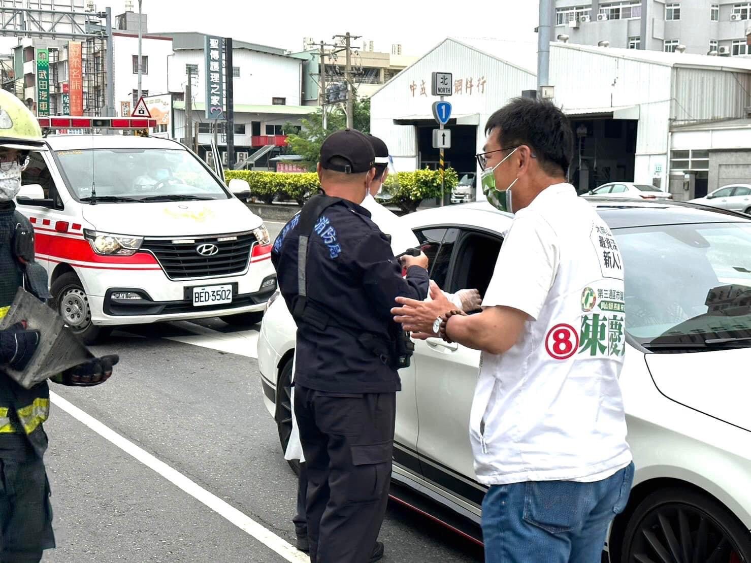 駕駛人昏倒在車上幸遇陳慶鴻路過 撥119立即救援