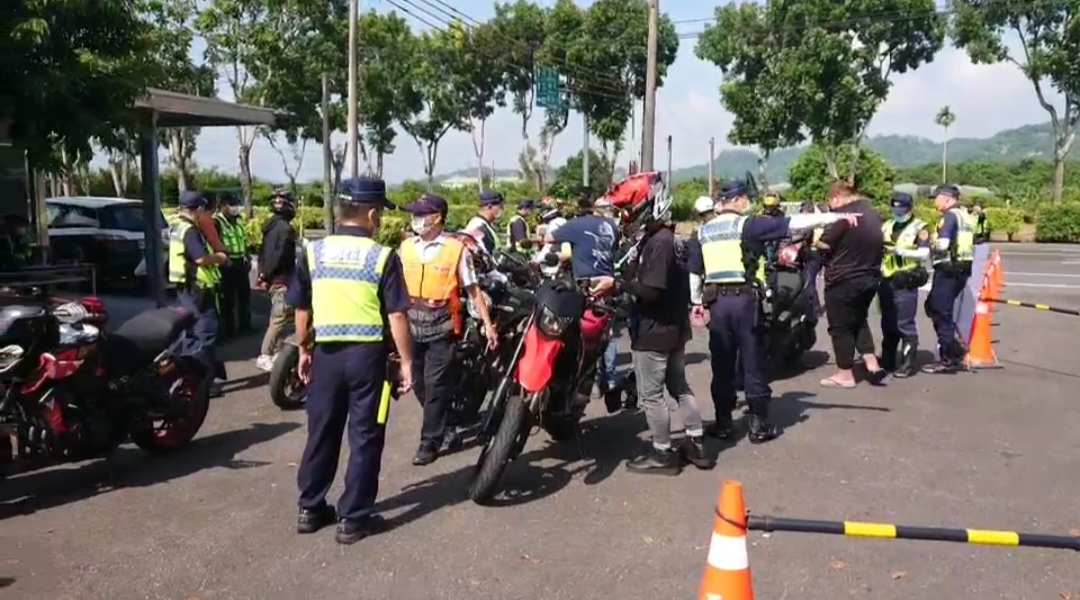 機車獨輪行駛 玉警舉證錄影取締