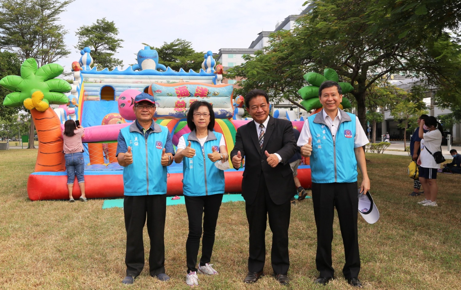 孩子玩瘋啦 南市議會氣墊嘉年華 萬眾期待中登場