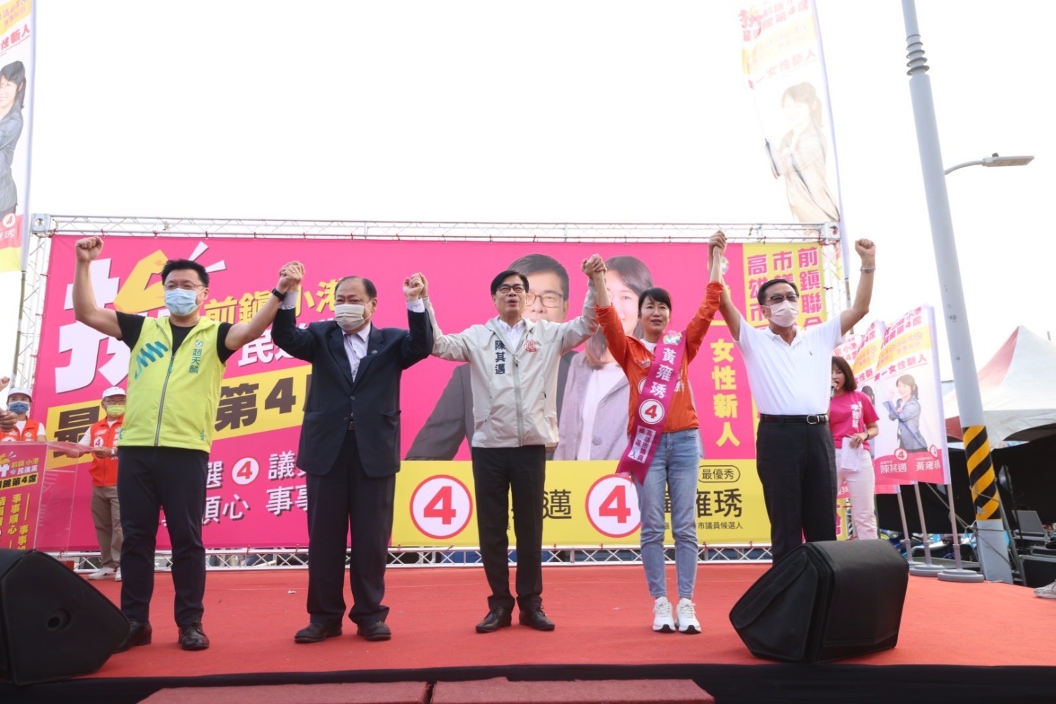 「光復縣長」跨海來、「政論一姐」首站台，拚最後一席！搶救前鎮小港民進黨唯一女性黃雍琇