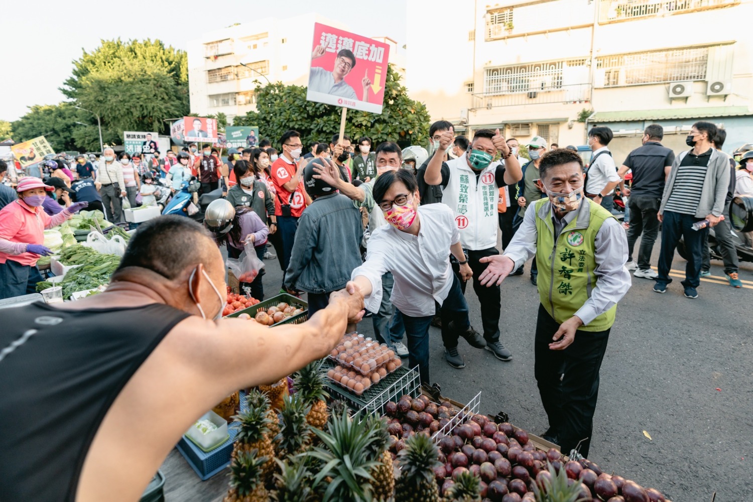 陳其邁領議員候選人鳳山拜票 明日起將請假做選前最後衝刺