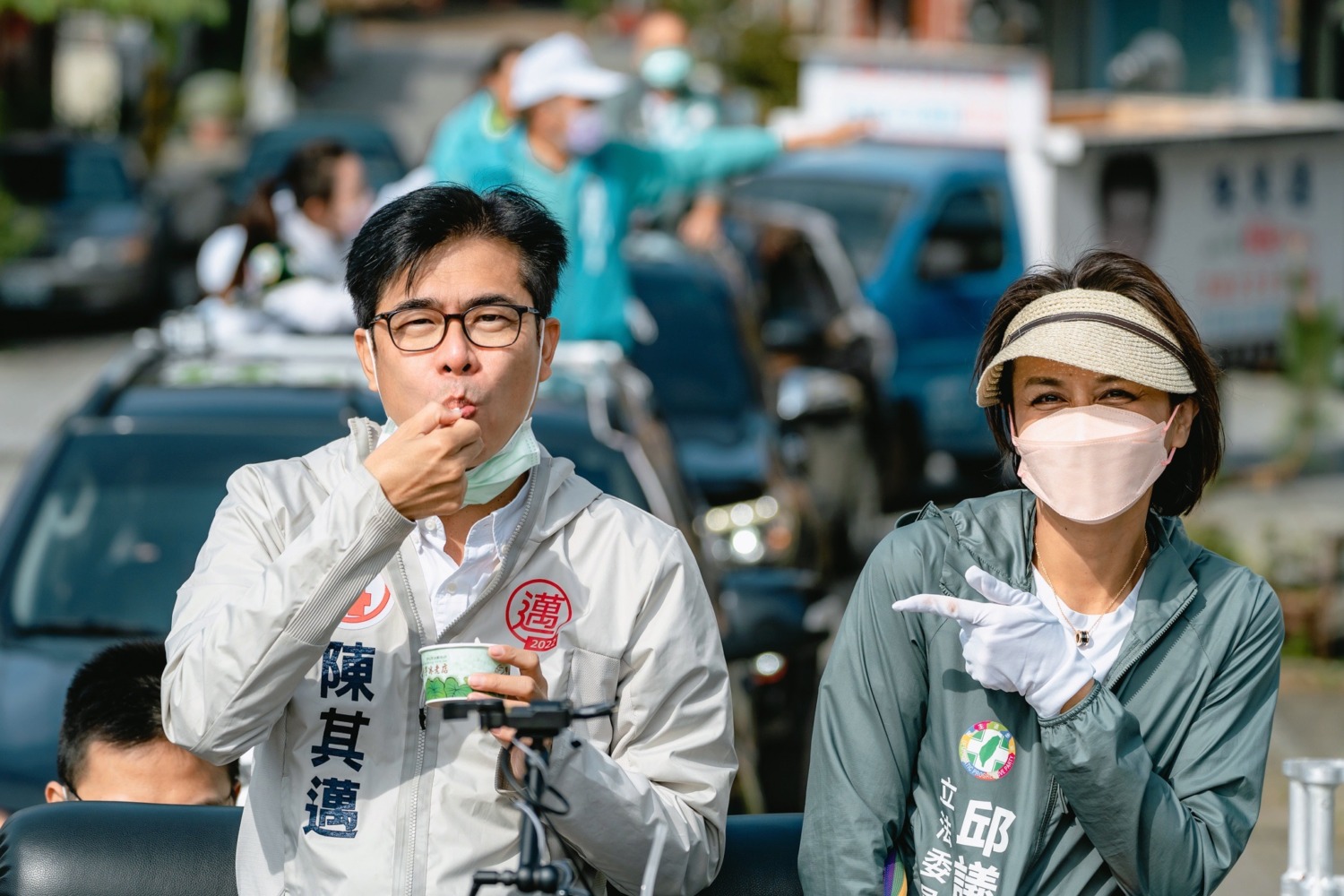 陳其邁大旗美地區拜票　車掃大啖地方農特產成最佳代言人