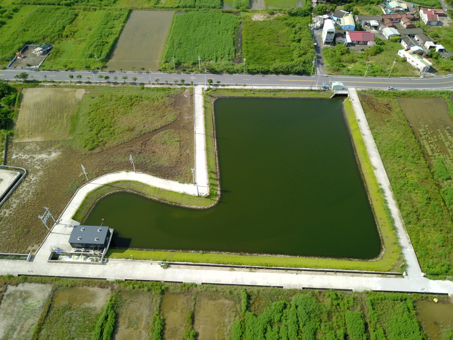 臺南出現巨大聖誕靴  將軍廣山滯洪池造型吸睛