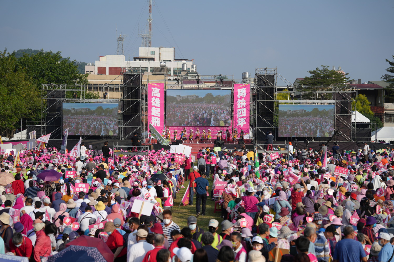 陳其邁選前黃金週掃高雄果菜市場現高人氣　鐵人行程希望「高雄好，台灣共好」