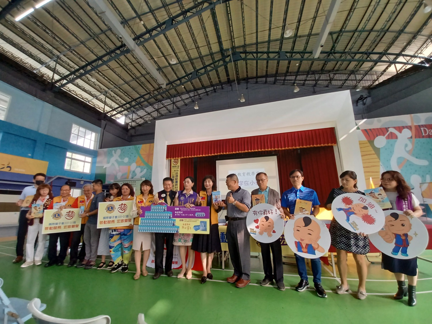 獅子會300D2區贈高市校園品德教材 助高市大東國小等共6所學校紮根品德教育