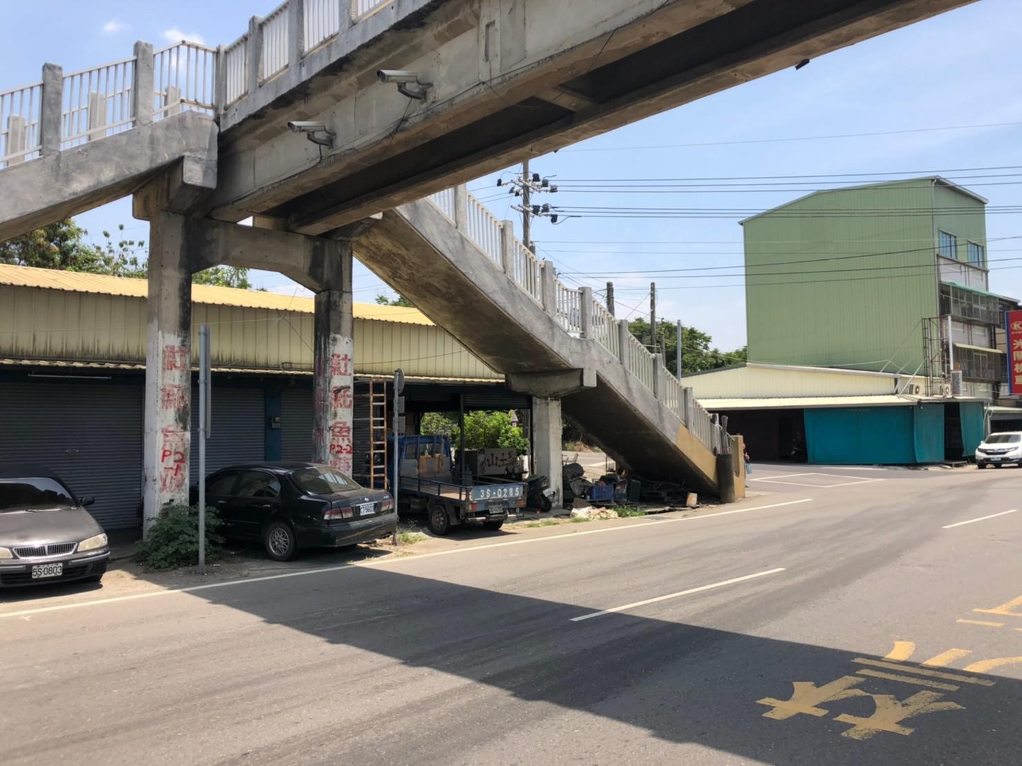 因應交通變革 市府拆除善化人行陸橋 白河念親二陸人行陸橋