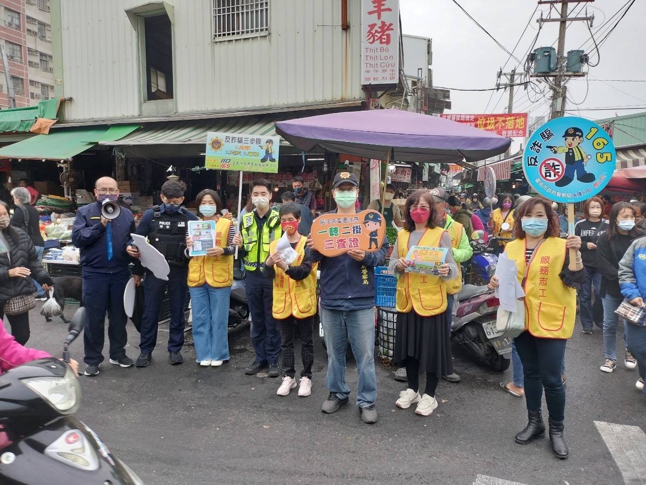 永康警 兵仔市場踩街 實體宣導獲民喜愛