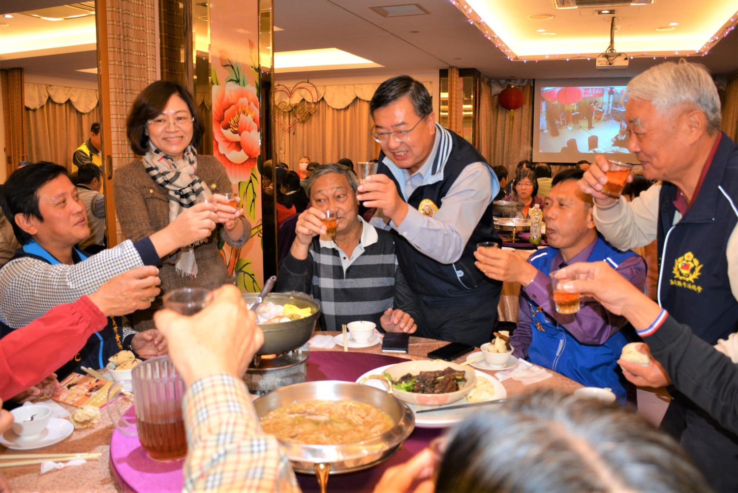 提前歡度春節　嘉榮服處邀長輩歡聚吃團圓飯