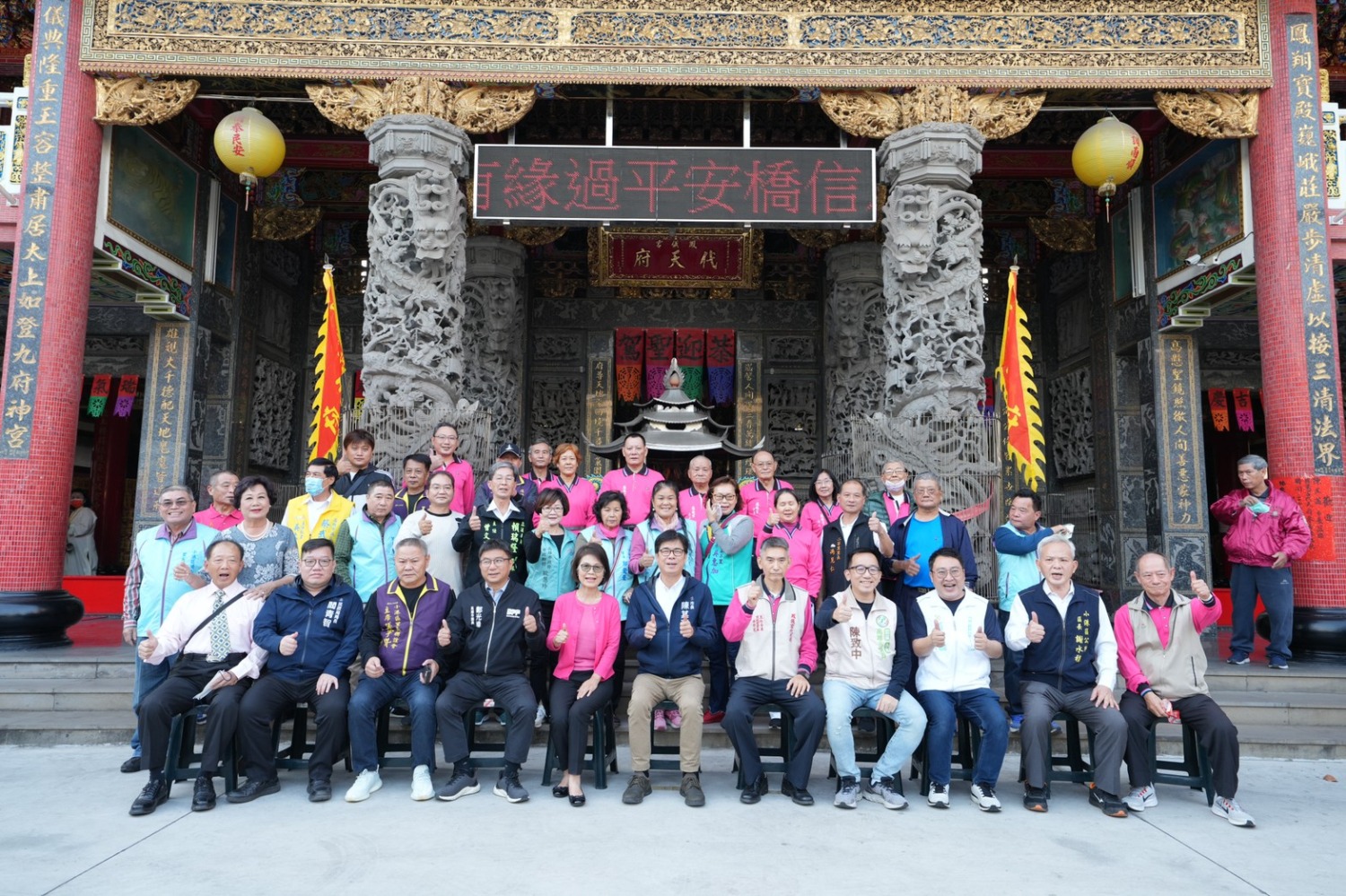 陳其邁市長紅包行程馬拉松 祝福不中斷 高雄熊、高通通加碼 左營高鐵站現場人氣爆棚