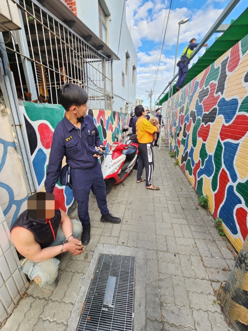 毒蟲仿魔術吸食器Bang不見  遭警專生逮獲