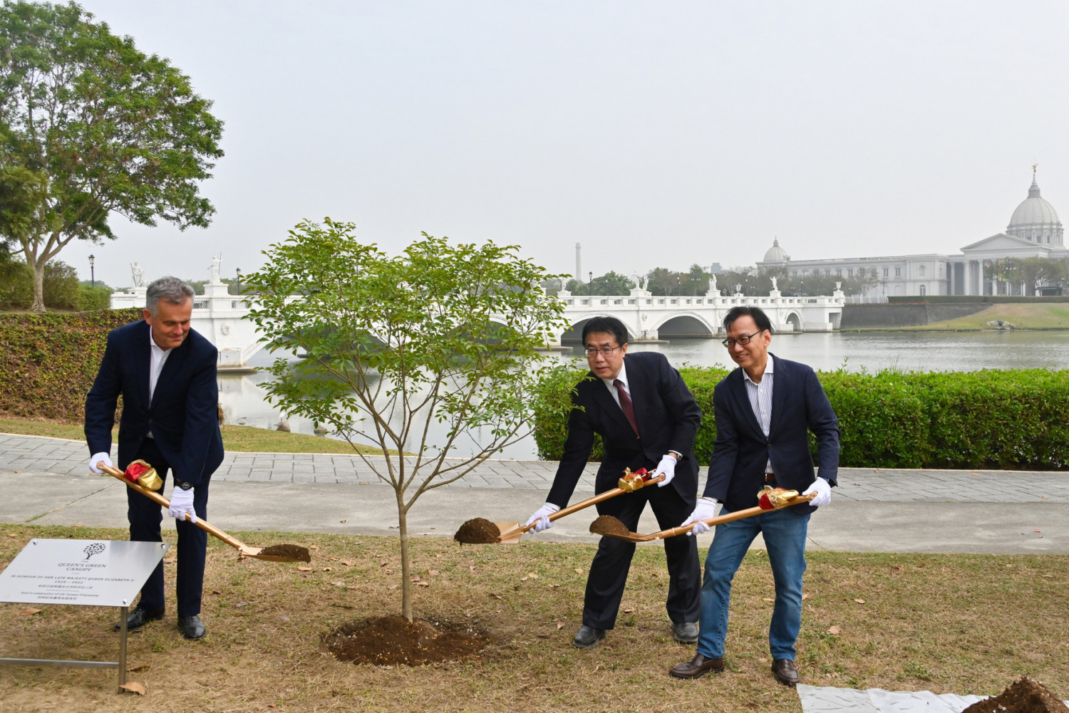 英在台辦事處邀南市府 於奇美博物館攜手植樹