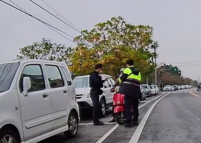 新營警新春助團圓 ​幫迷失老人找到回家路