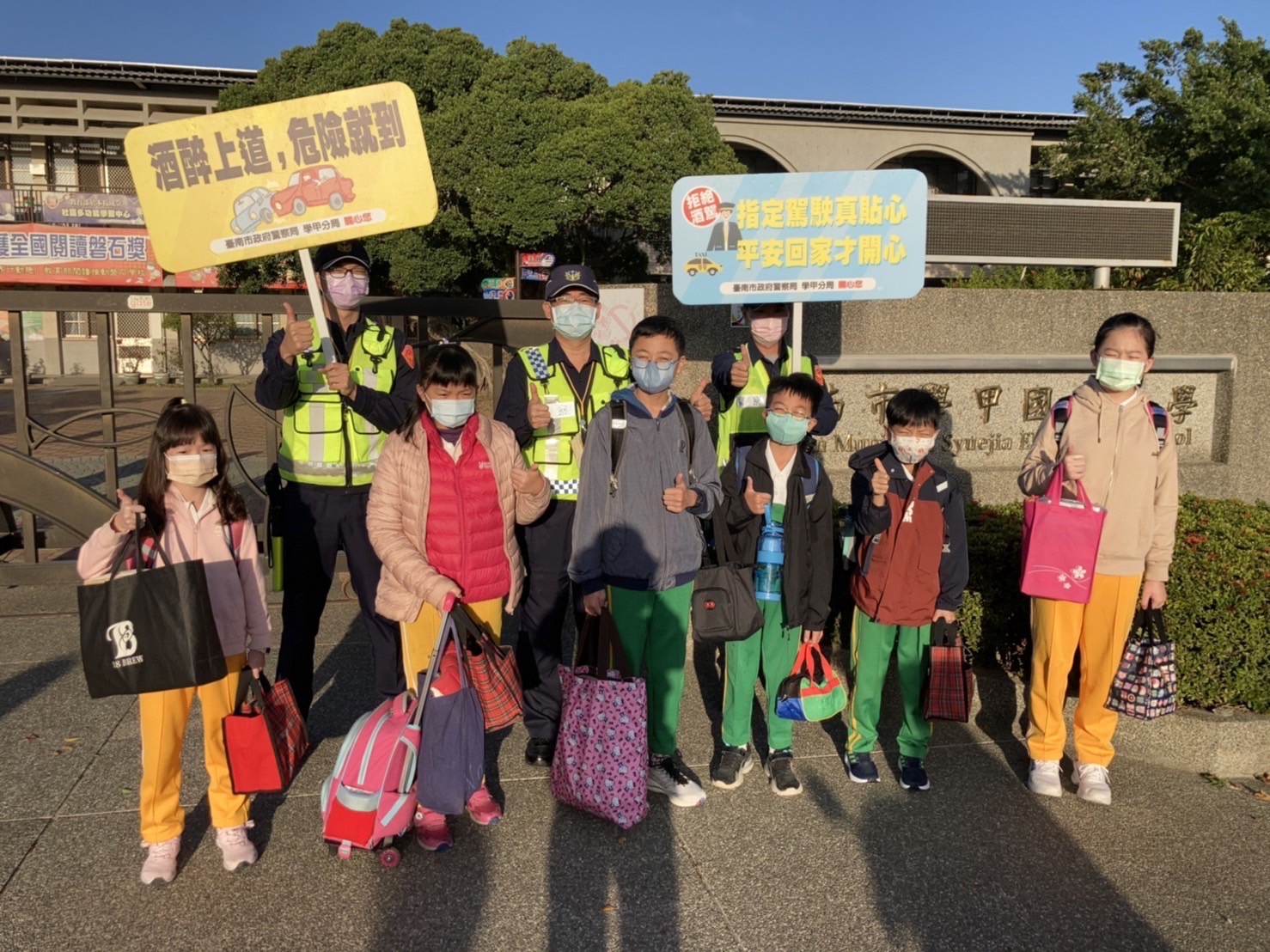 開學首日學甲警啟動護童 守護上下學安全