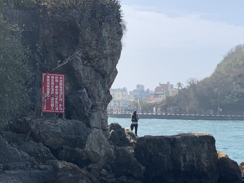 港區礁石暗流潛藏危險 高港警籲釣客勿以身試險