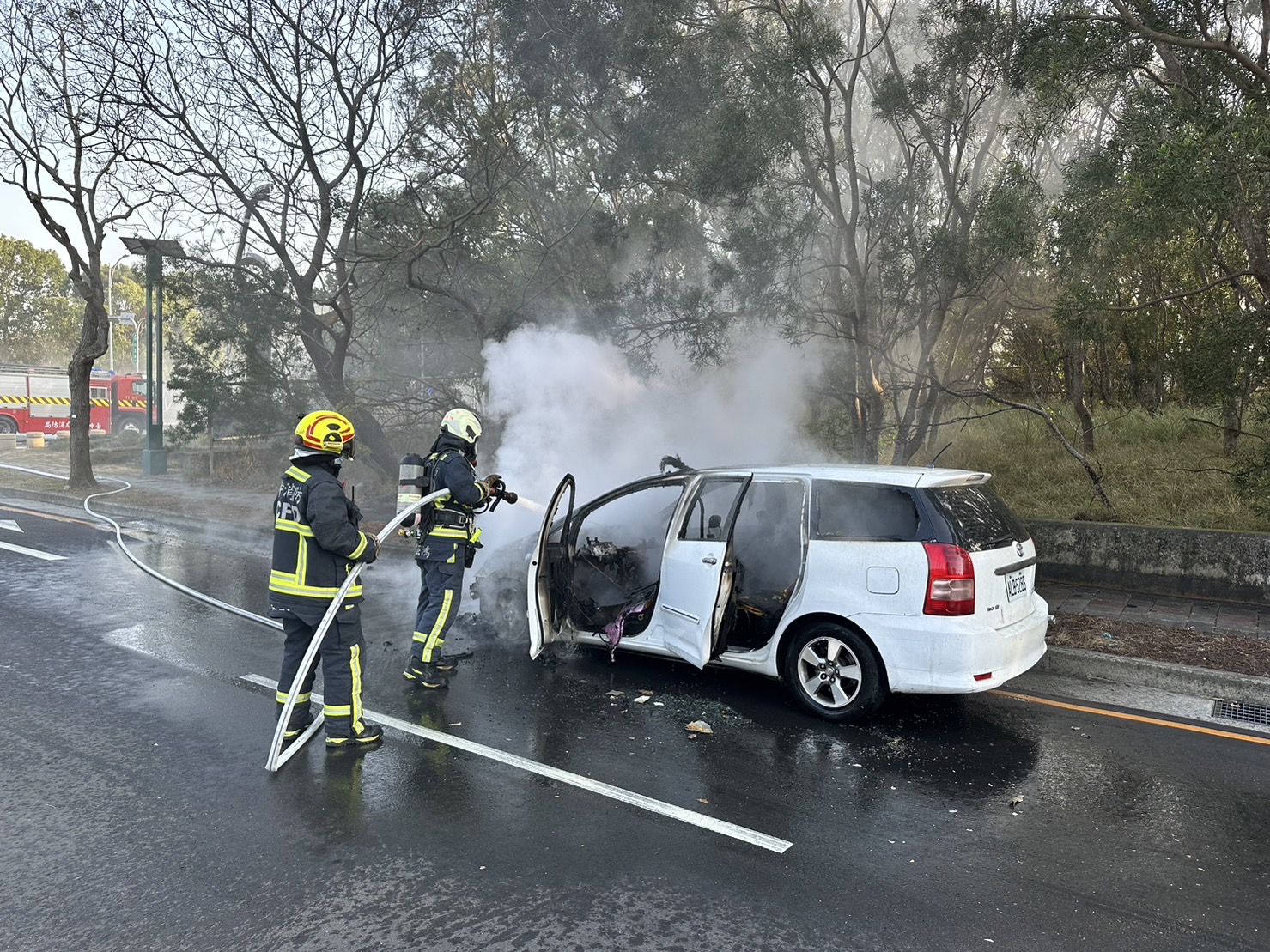 大誌大條 酒駕上路火燒車  駕駛驚嚇烙跑被逮