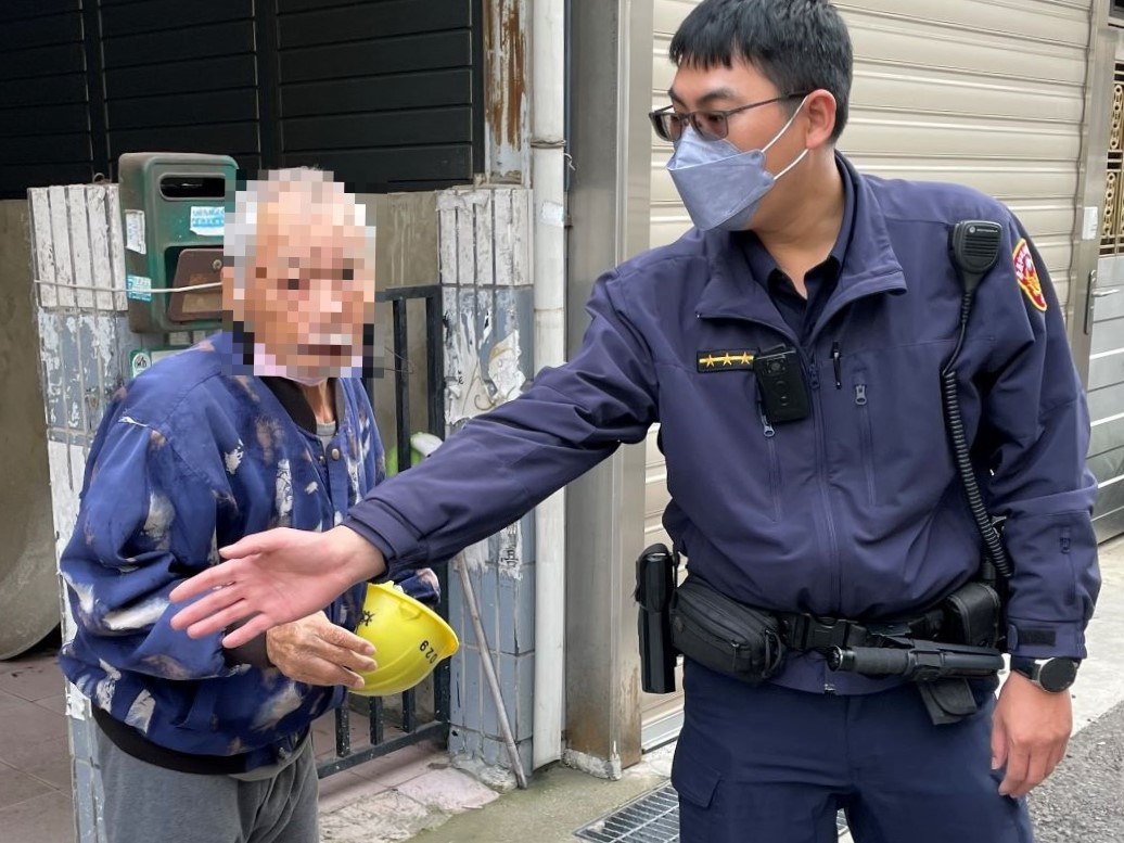 出門理髮忘歸途  後湖暖警助護老翁返家