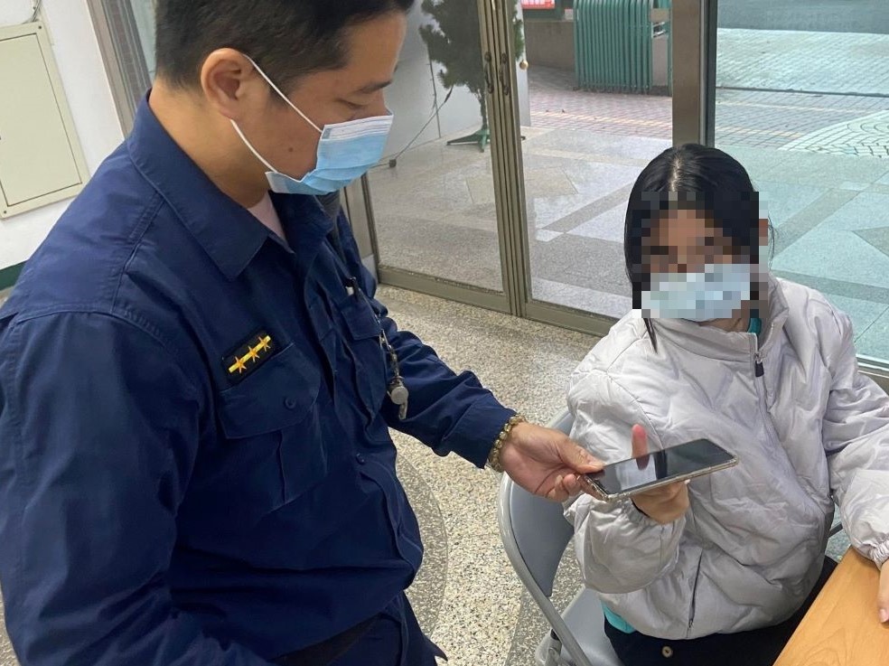 粗心遺失手機  長竹警協助歸還女子