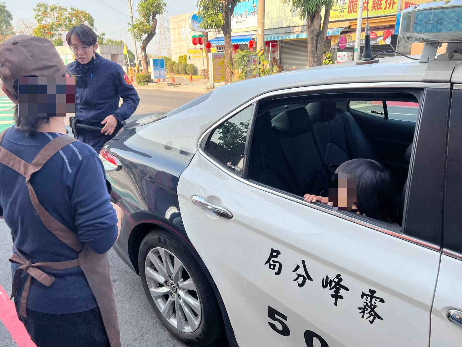 3歲女童溜滑板車迷航  霧峰暖警熱心助返家