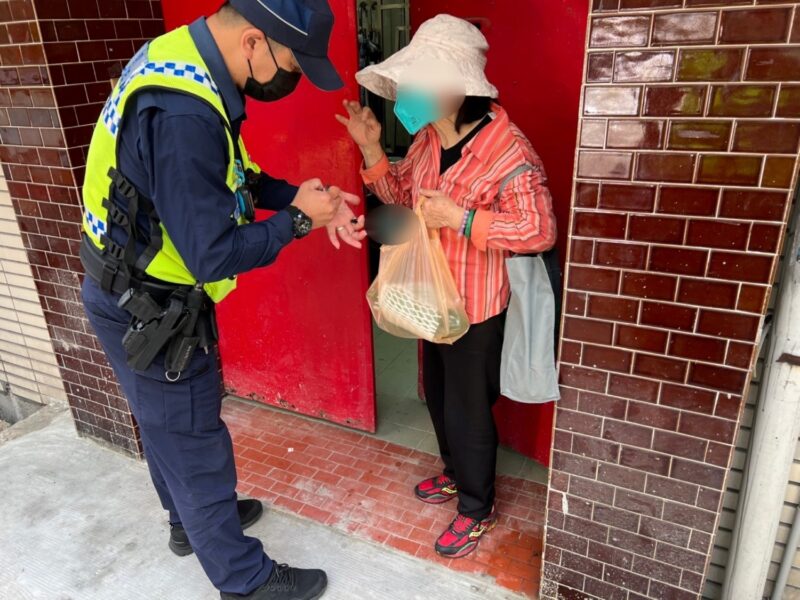 住美三載返台買菜迷途    勤工警助阿嬤安然返家