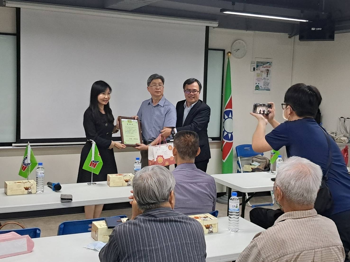 台中救國團公益講座精采絕倫   會長郭貝瑛要你「腸保安康」