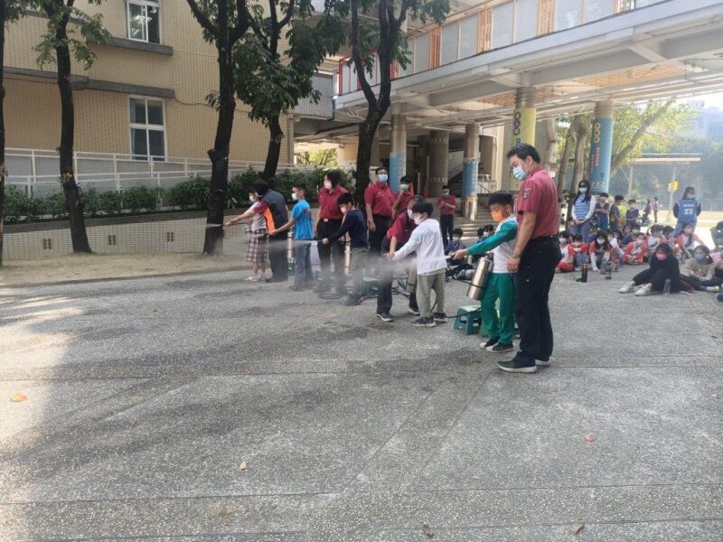 高市消防局第二大隊前進校園舉辦消防體驗活動