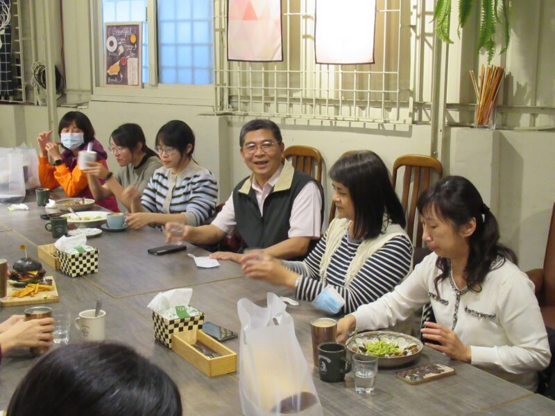 慶祝38婦女節  南警第六分局警長邀請女性同仁享用下午送祝福
