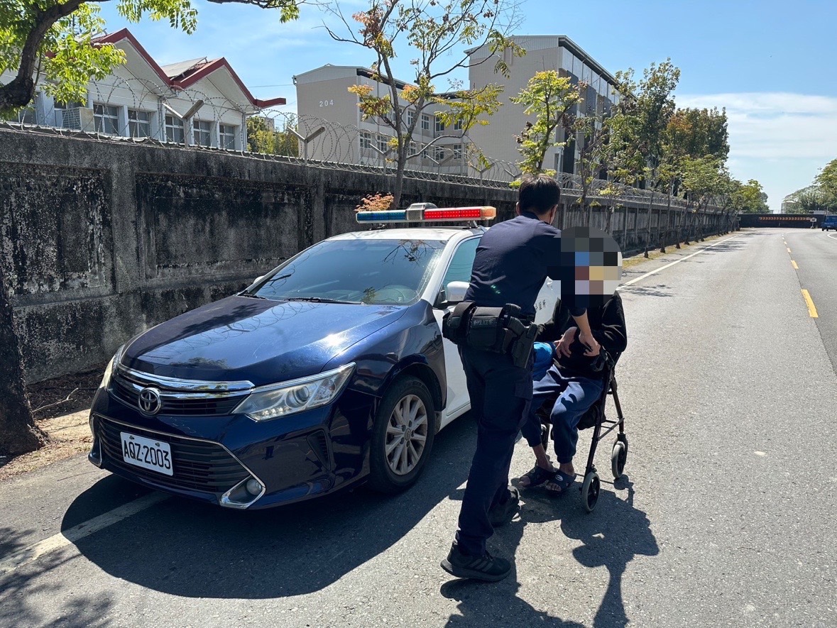 「阮要找老兄弟！」岡山暖警護送返家才想起朋友早已不在了！/天天上新聞