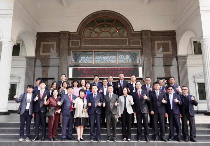 韓國仁川廣域市議會議長許植一行拜訪高雄市議會