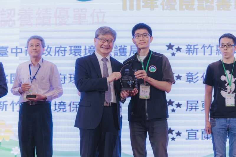 屏東縣政府環保局榮獲全國空品淨化區111年優良認養績優單位