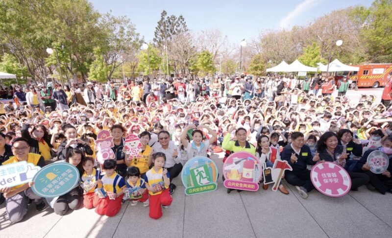 竹市舉辦幼兒園消防體驗活動　高虹安與400名萌娃同樂