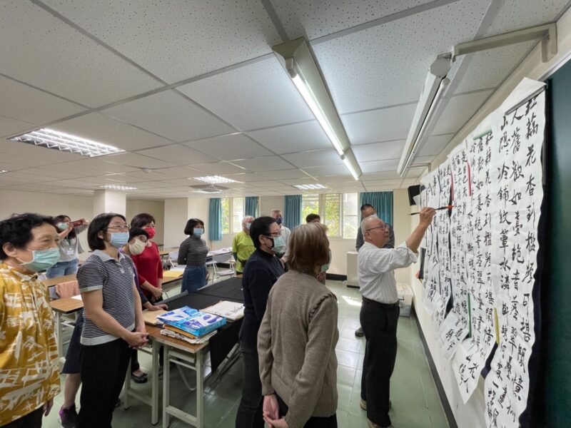 松柏學苑熱鬧開學  1,634位長輩開心上學去