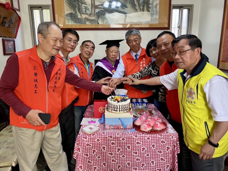 彰化縣榮服處攜手中彰榮家　104歲人瑞榮民彭中溫馨祝壽