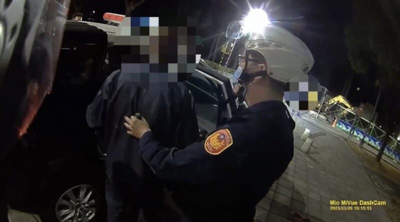 男飲酒後違規騎車至人行道 小港警盤查竟為詐欺罪通緝犯
