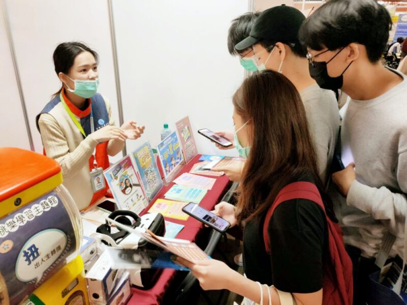 校園徵才活動拿好禮　桃竹苗分署賈桃樂學習館提供職涯資源助青年接軌職場送好禮