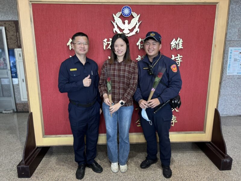 38婦女節有妳真好! 前鎮警分局長贈花致意藏驚喜