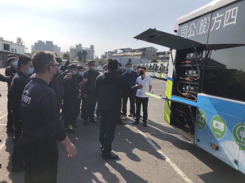 強化電動巴士火災搶救能力  中市辦理緊急事故搶救觀摩