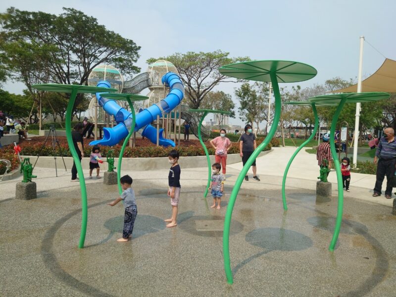 鳳山五甲公園 水珠遊戲場正式啟用