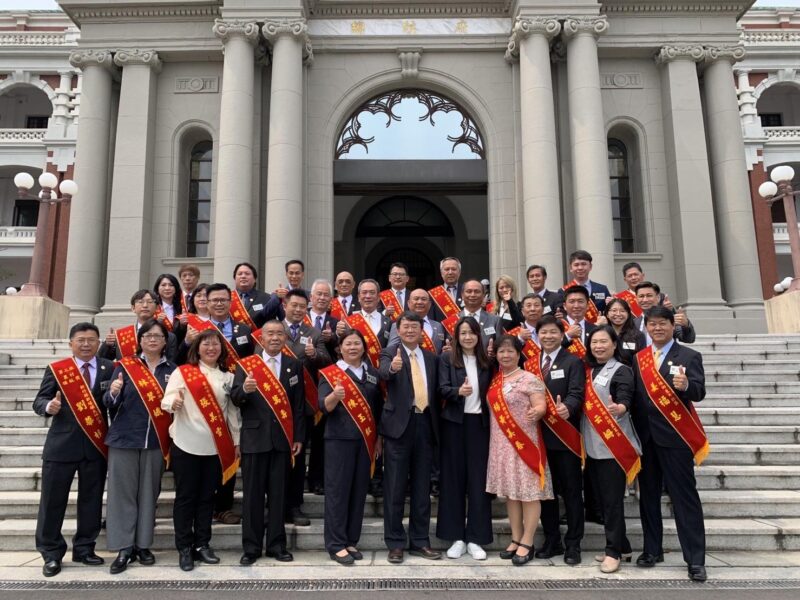 蔡英文總統接見「農村領航獎」得獎者，高雄市獲獎全國最多，市府加碼50萬元